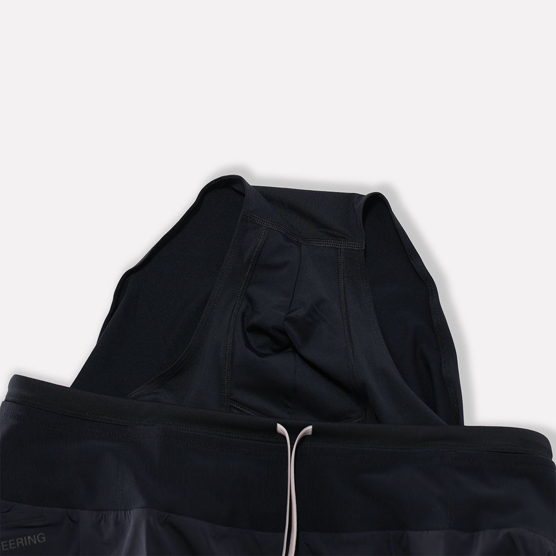 オン / ウルトラショーツ