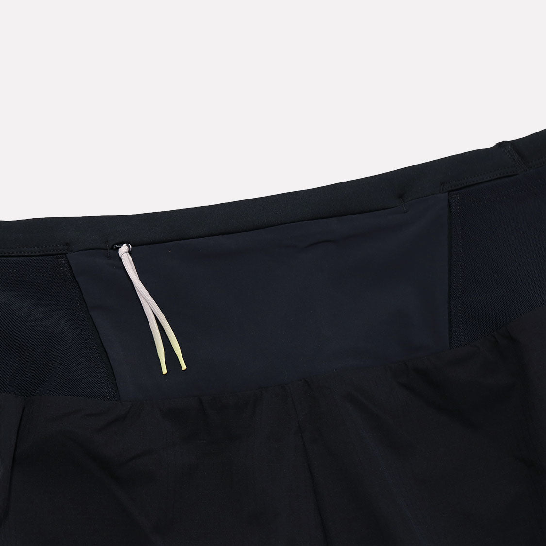 オン / ウルトラショーツ