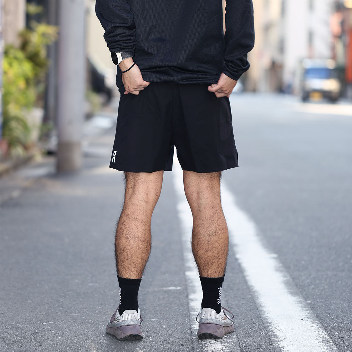 オン / ウルトラショーツ