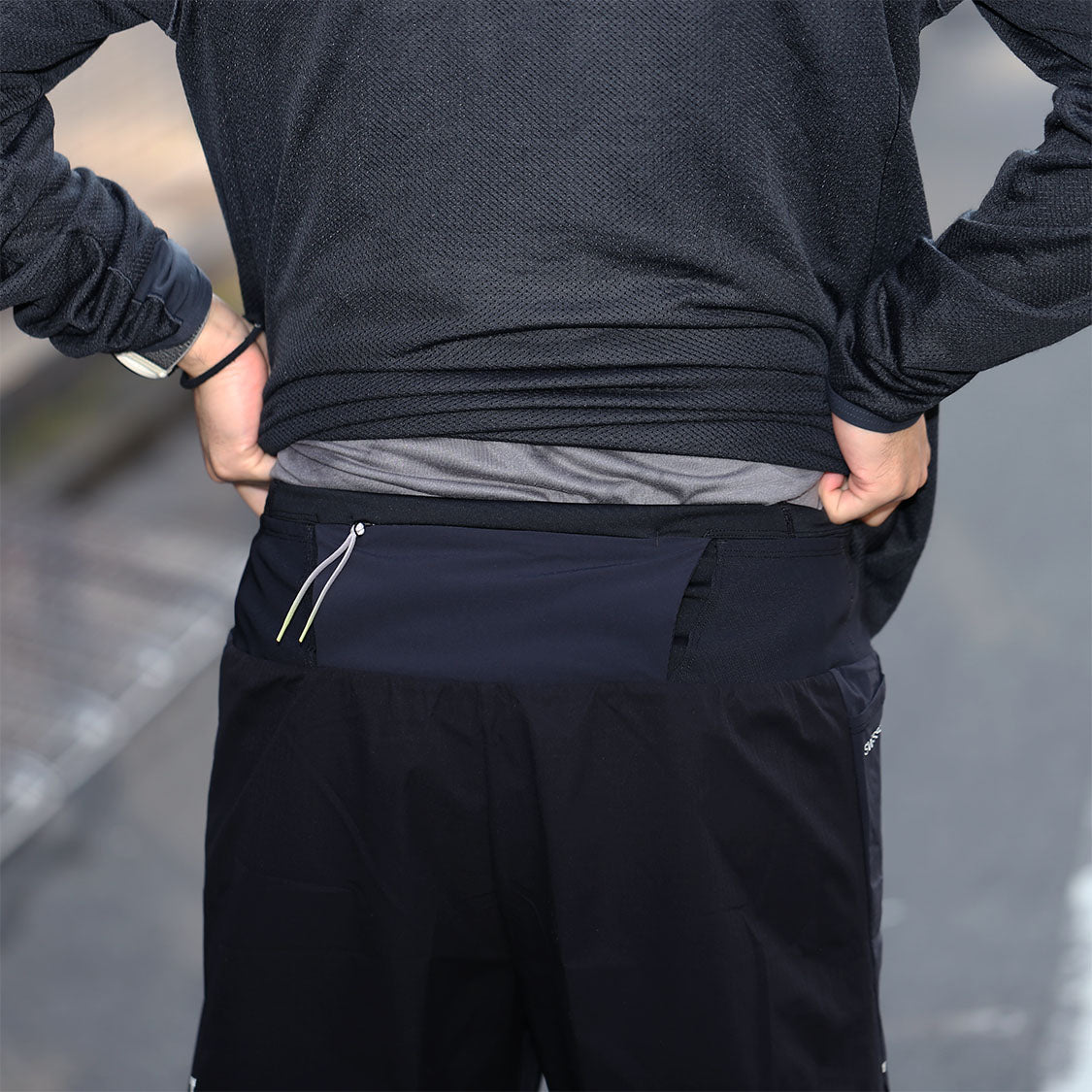 オン / ウルトラショーツ