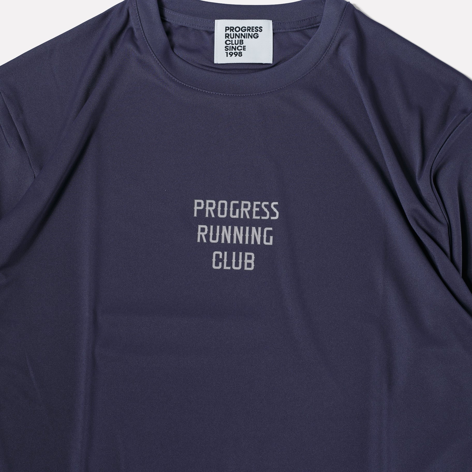 プログレス ランニング クラブ / ビッグ P ランナー クイック ドライ ＆ UVケア ショートスリーブ ティ