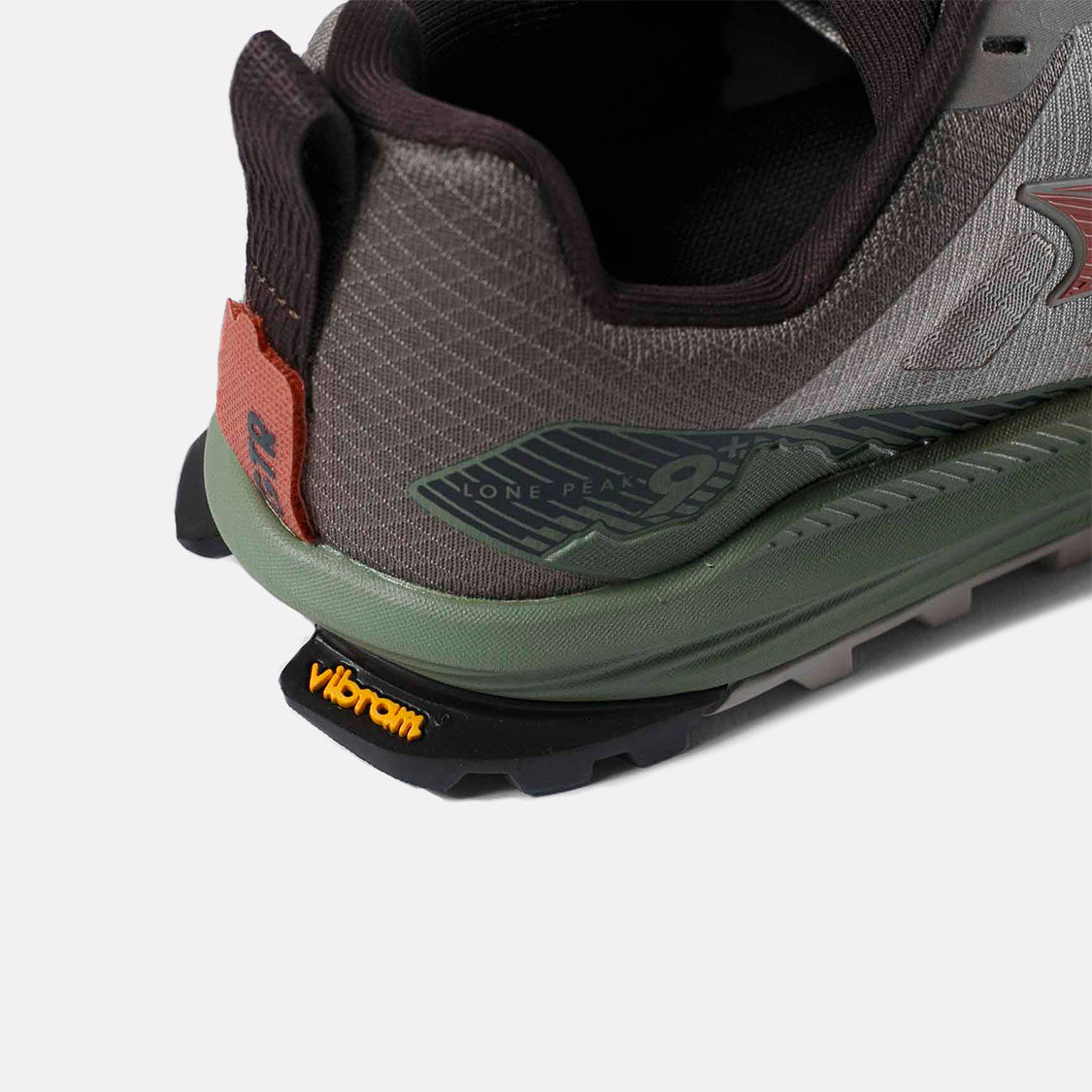 アルトラ / ローンピーク 9+ (Basalt)