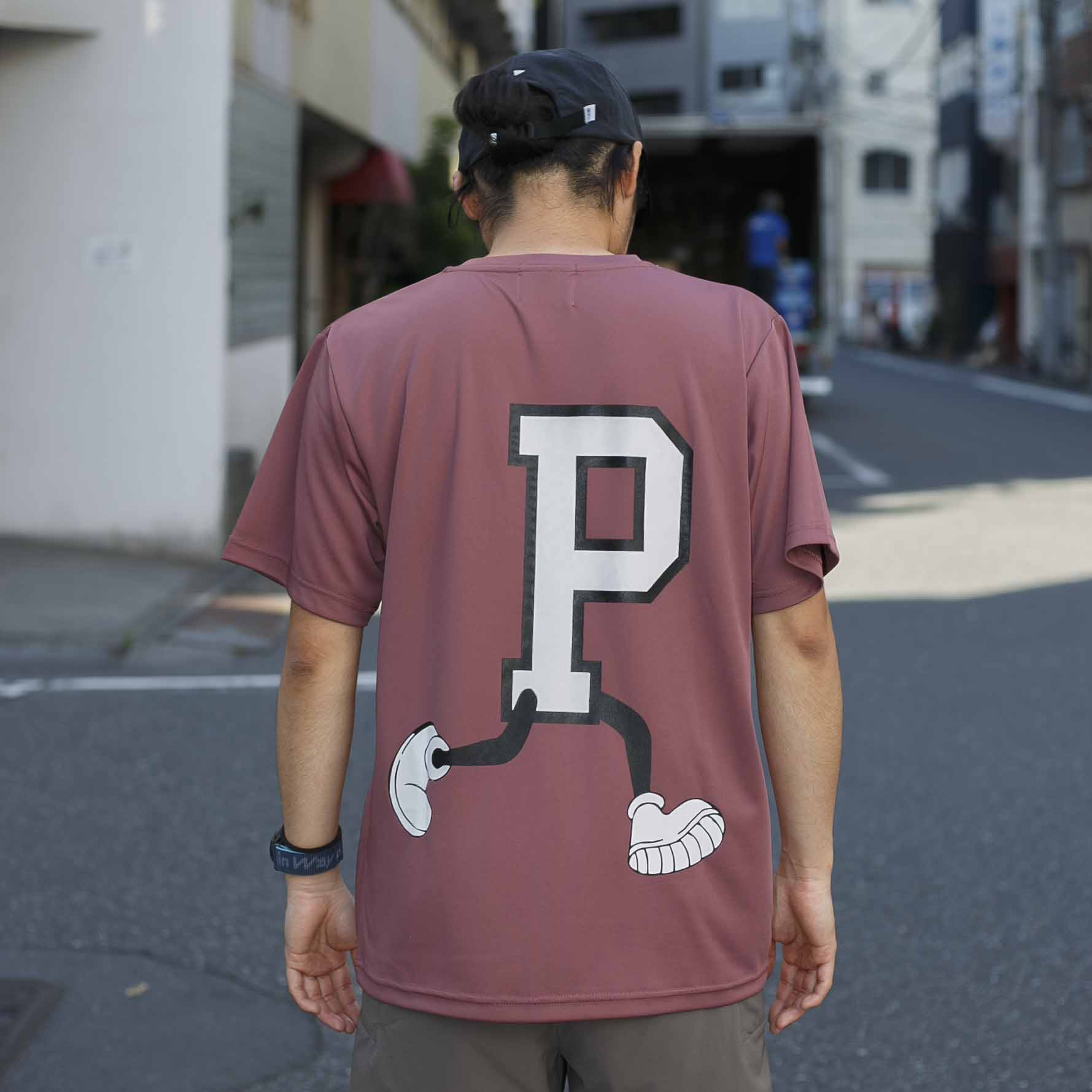 プログレス ランニング クラブ / ビッグ P ランナー クイック ドライ ＆ UVケア ショートスリーブ ティ